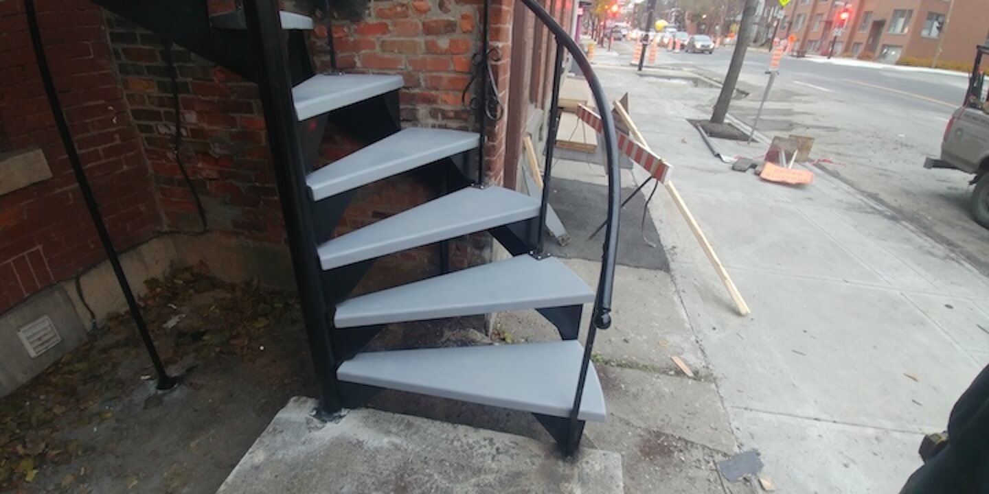 Remplacement d’un escalier en fer forgé en mauvais état par une nouvelle fabrication 13