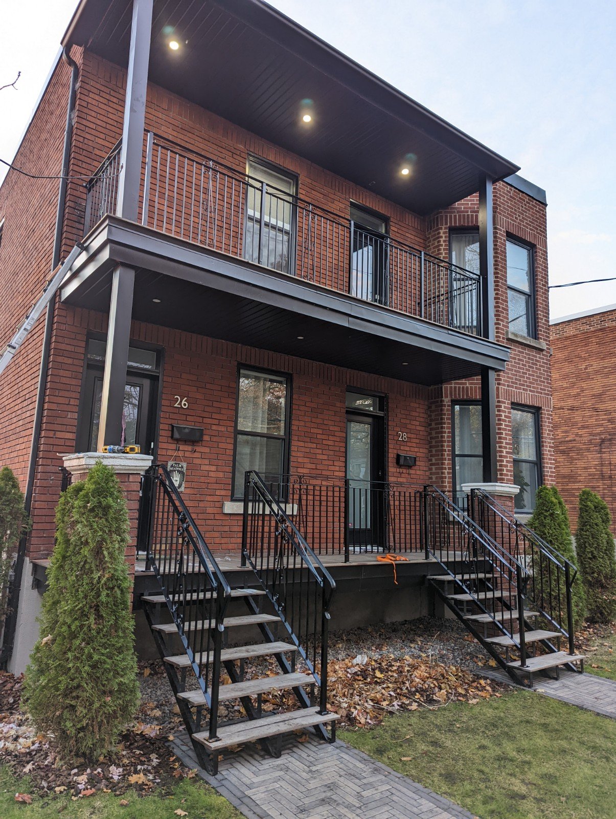 Installation de garde-corps pour immeuble à revenus dans le quartier de Verdun à Montréal 2