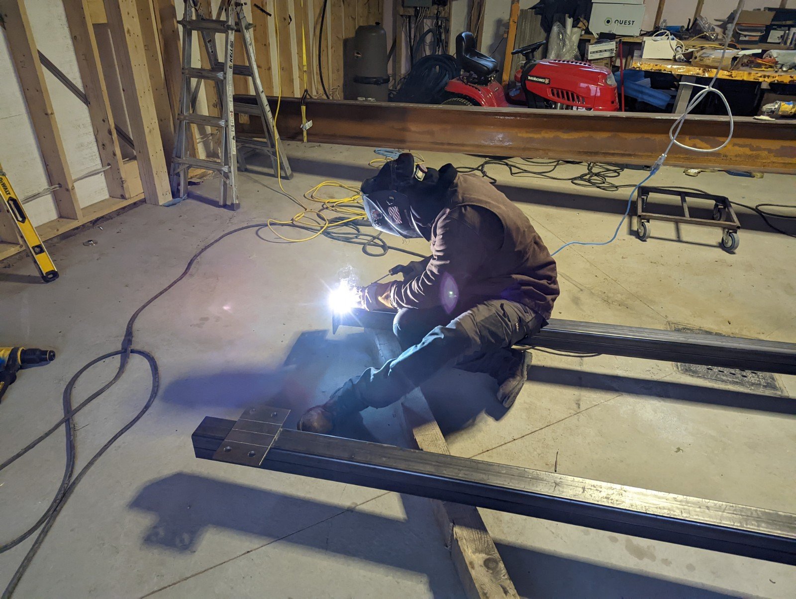 Installation d'une arche pour soutenir la mezzanine du garage 2