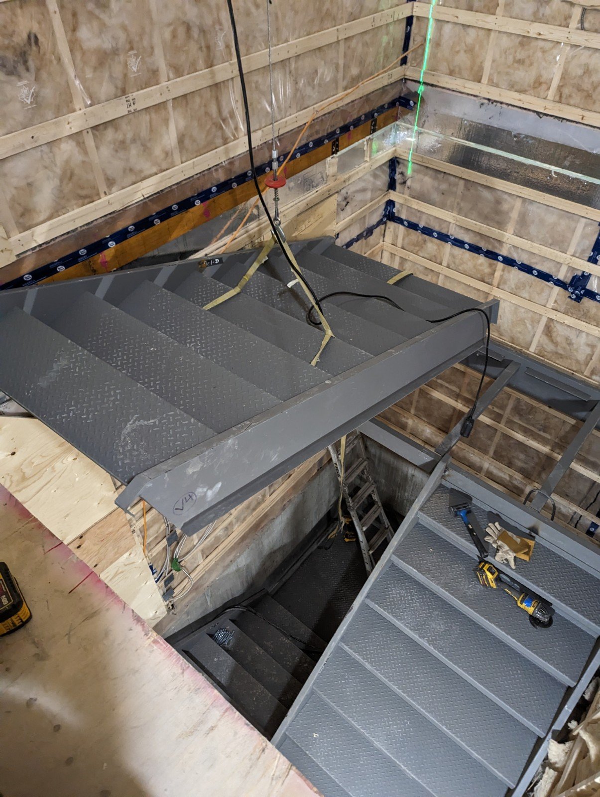 Installation de 12 volées et 6 paliers dans deux cages d’escalier 9