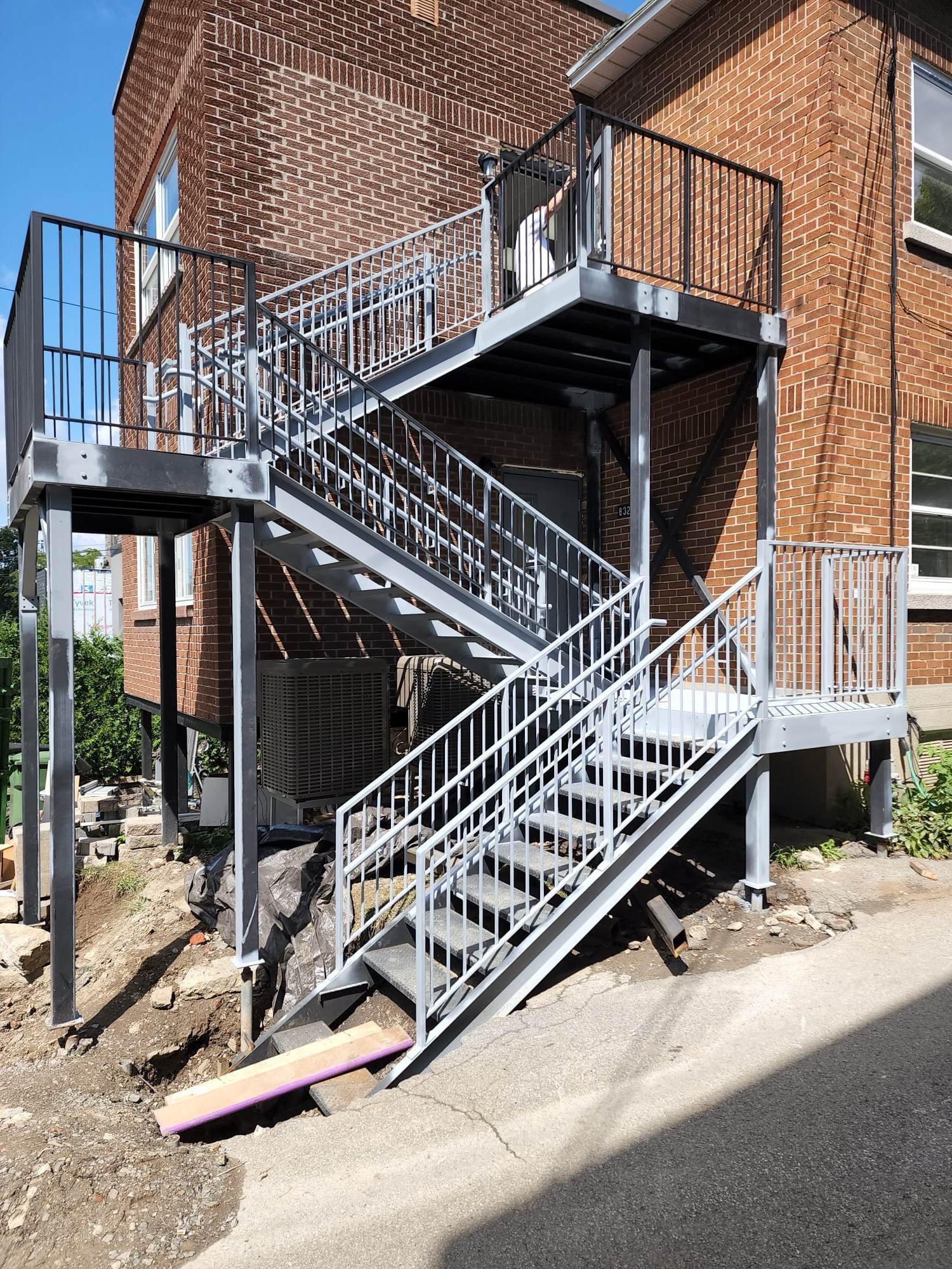 Installation d’un escalier arrière de secours dans un centre de la petite enfance (CPE) 9