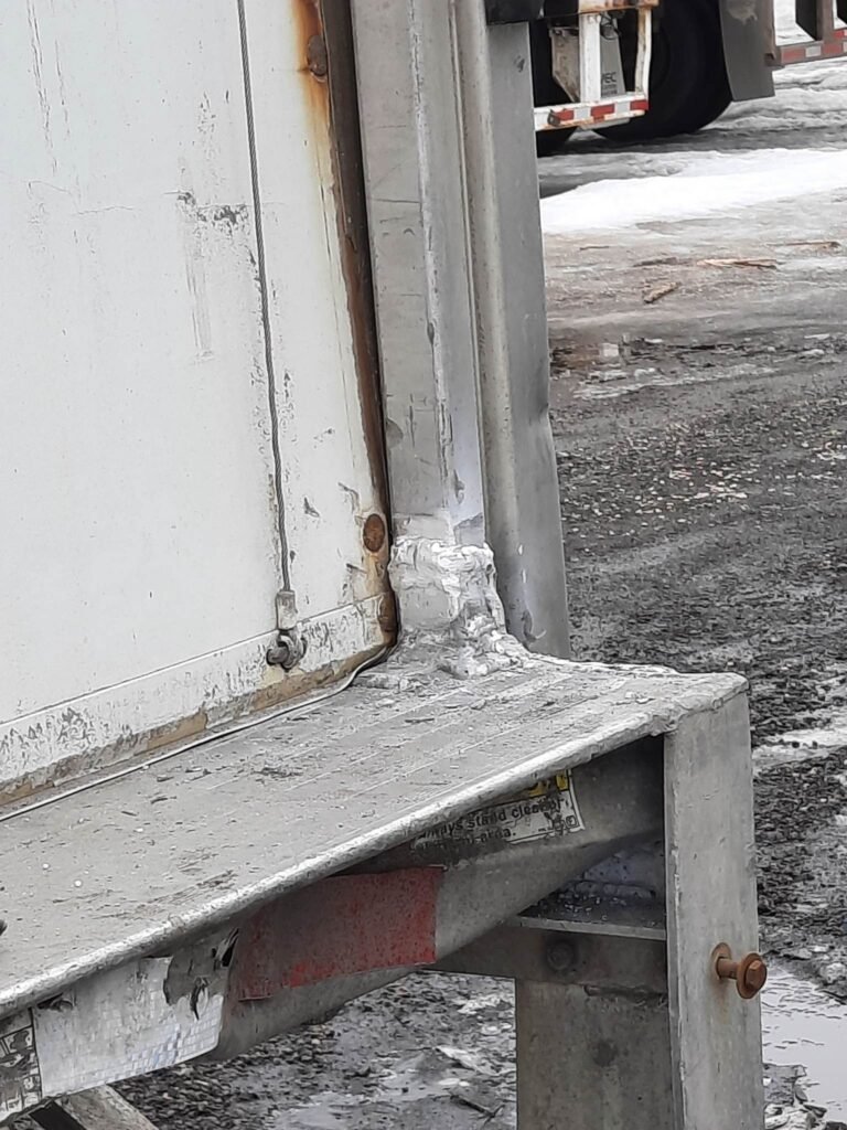 Réparation d'aluminium sur camion plaqué 4
