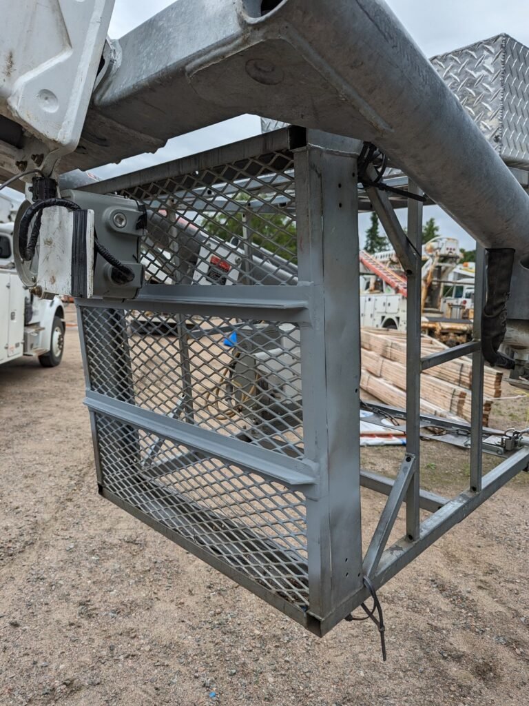 Réparation de nacelles élévatrices sur des camions spécialisés 7
