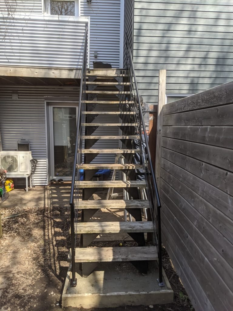 Restauration d’un escalier en fer forgé et remise à niveau avec une assise de béton 6
